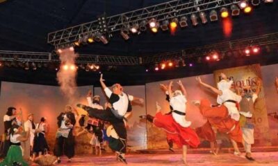 Sábado de PreCosquin en la Plaza Hipólito Yrigoyen.