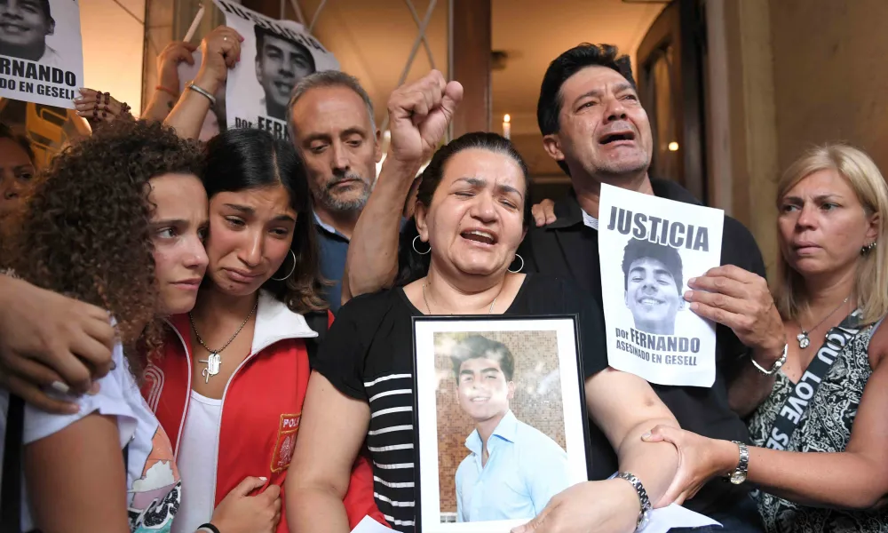 Los rugbiers salen por primera vez de la cárcel para apelar el fallo por el crimen de Fernando. Los rugbiers salen por primera vez de la cárcel para apelar el fallo por el crimen de Fernando.