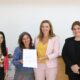 Reconocen a una artesana tejedora con proyección internacional.