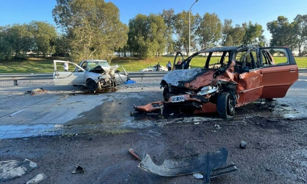Tragedia en Avenida Circunvalación: Dos autos chocaron, uno iba en contramano. Tragedia en Avenida Circunvalación: Dos autos chocaron, uno iba en contramano.