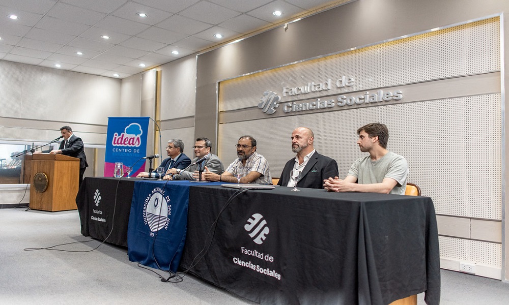 Se realizó un conversatorio sobre ciberdelitos a cargo del Ministerio de Seguridad de la Nación en la FACSO. Se realizó un conversatorio sobre ciberdelitos a cargo del Ministerio de Seguridad de la Nación en la FACSO.