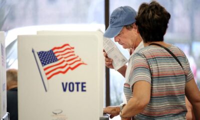 Dividido y angustiado, EEUU aguarda los resultados de un comicio crucial para Biden.