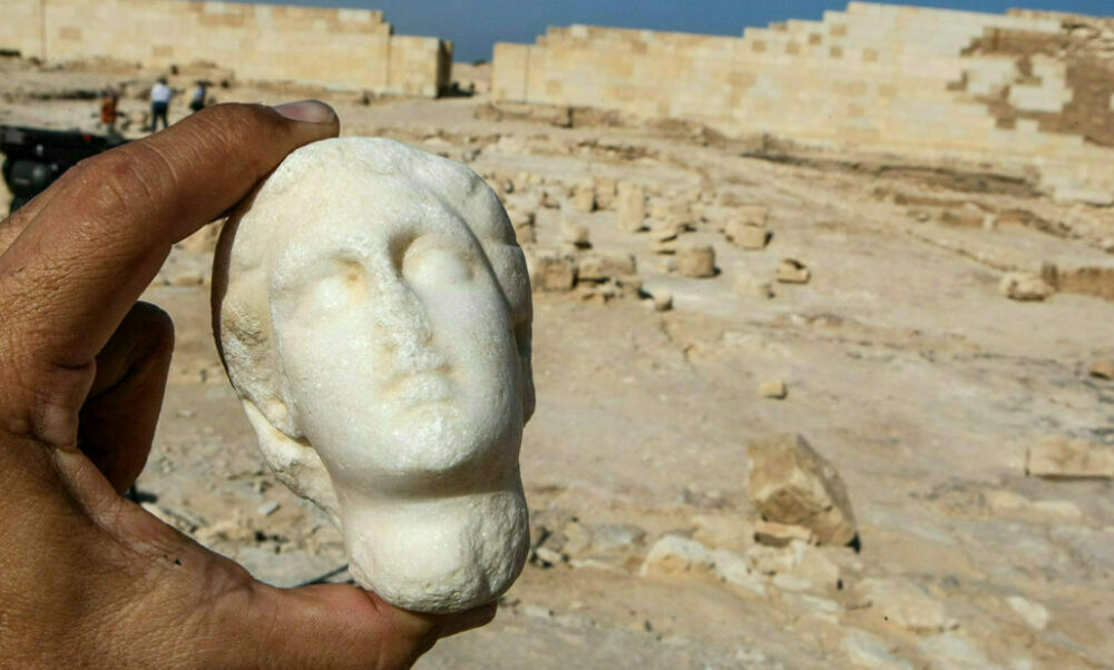 Descubren un túnel que podría conducir a la tumba de Cleopatra. Descubren un túnel que podría conducir a la tumba de Cleopatra.