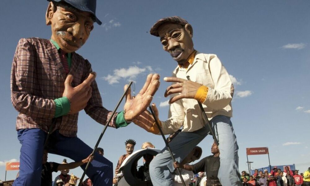 El Teatro del Bicentenario creará marionetas gigantes que serán sus emblemas. El Teatro del Bicentenario creará marionetas gigantes que serán sus emblemas.