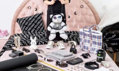 Balenciaga lanzó una controversial campaña que asocia infantes y elementos masoquistas.