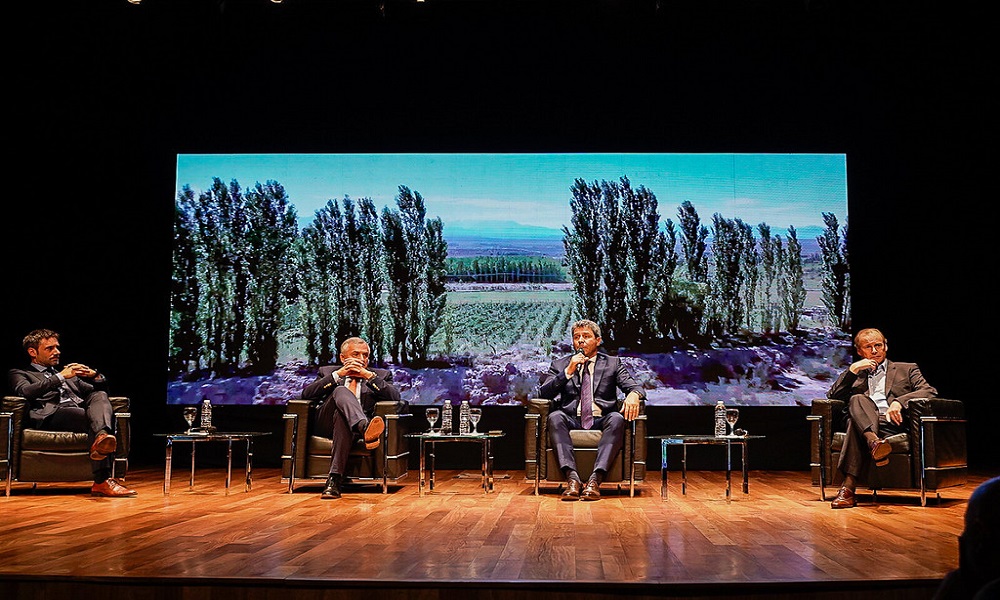 El gobernador disertó en la Semana de Integración Federal organizada por el CFI. El gobernador disertó en la Semana de Integración Federal organizada por el CFI.