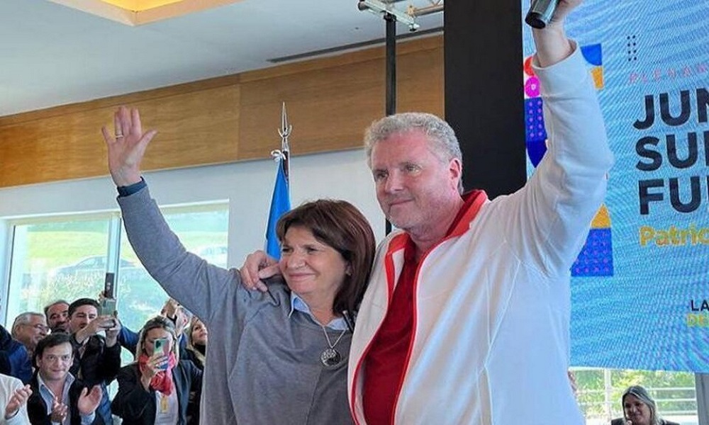 Patricia Bullrich le suelta la mano a Gerardo Milman. Patricia Bullrich le suelta la mano a Gerardo Milman.
