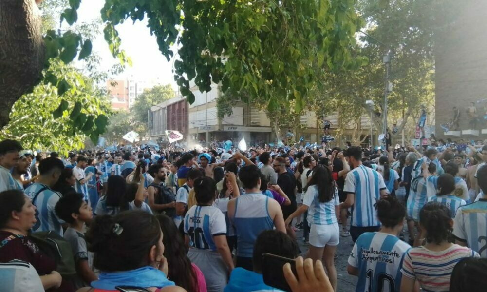 ¡Así se festeja en San Juan el triunfo de la Selección en el Mundial de Qatar! ¡Así se festeja en San Juan el triunfo de la Selección en el Mundial de Qatar!