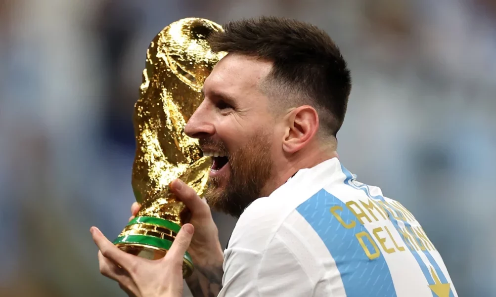 Se cruzaron a Messi en la autopista, le gritaron de auto a auto y la reacción del capitán los dejó sin palabras. Se cruzaron a Messi en la autopista, le gritaron de auto a auto y la reacción del capitán los dejó sin palabras.