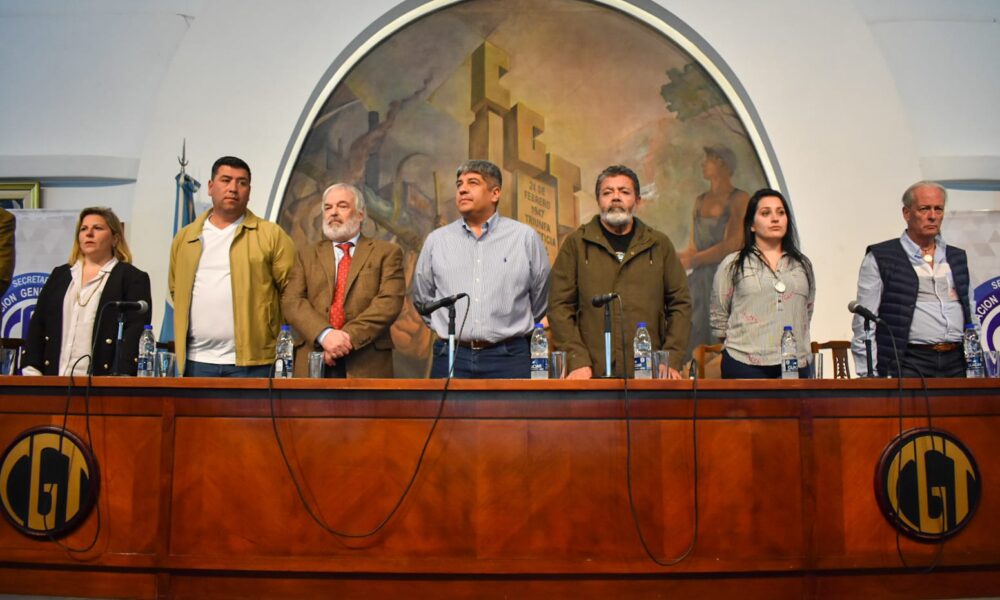 La CGT apunta contra Mauricio Macri por sus declaraciones sobre Qatar. La CGT apunta contra Mauricio Macri por sus declaraciones sobre Qatar.