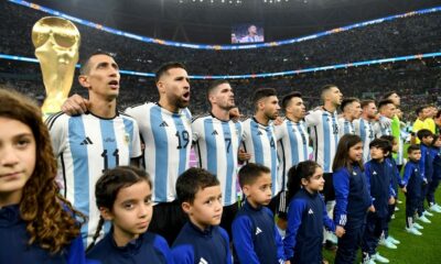 La selección cantó el himno nacional que abrió transmisiones de radio y tv este domingo.