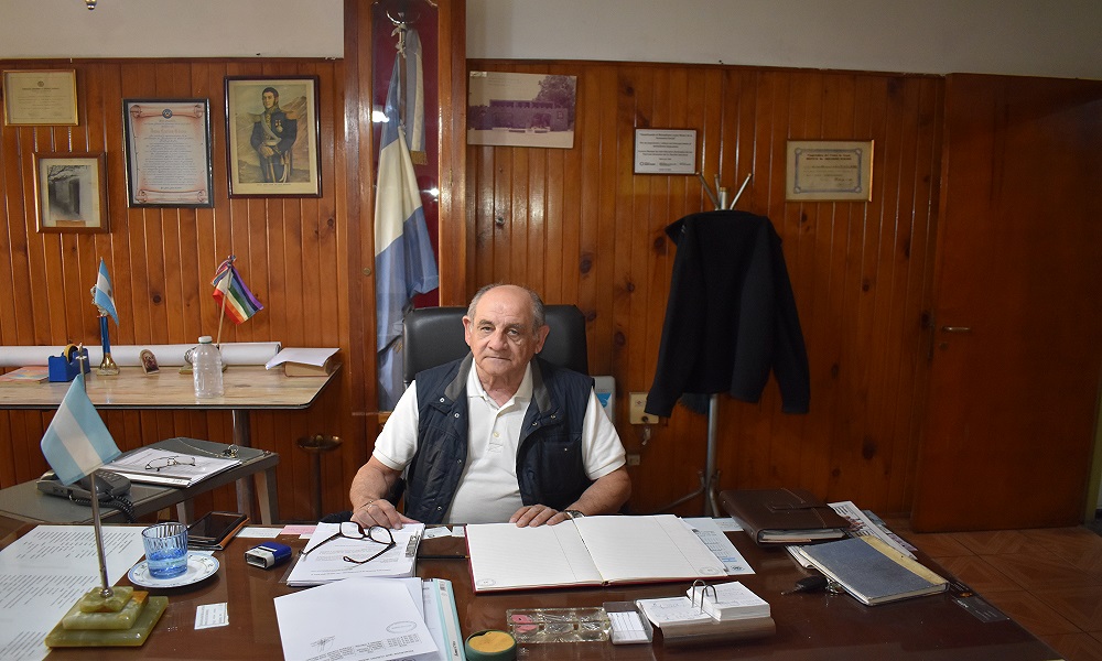 Carlos Cerimedo, el cinéfilo que convirtió el cine en arte, fantasía y espectáculo para todo el pueblo sanjuanino. Carlos Cerimedo, el cinéfilo que convirtió el cine en arte, fantasía y espectáculo para todo el pueblo sanjuanino.