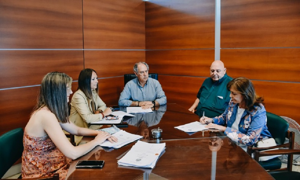 El IPV y el Colegio Notarial facilitarán el proceso de escrituración a los beneficiarios de casas. El IPV y el Colegio Notarial facilitarán el proceso de escrituración a los beneficiarios de casas.