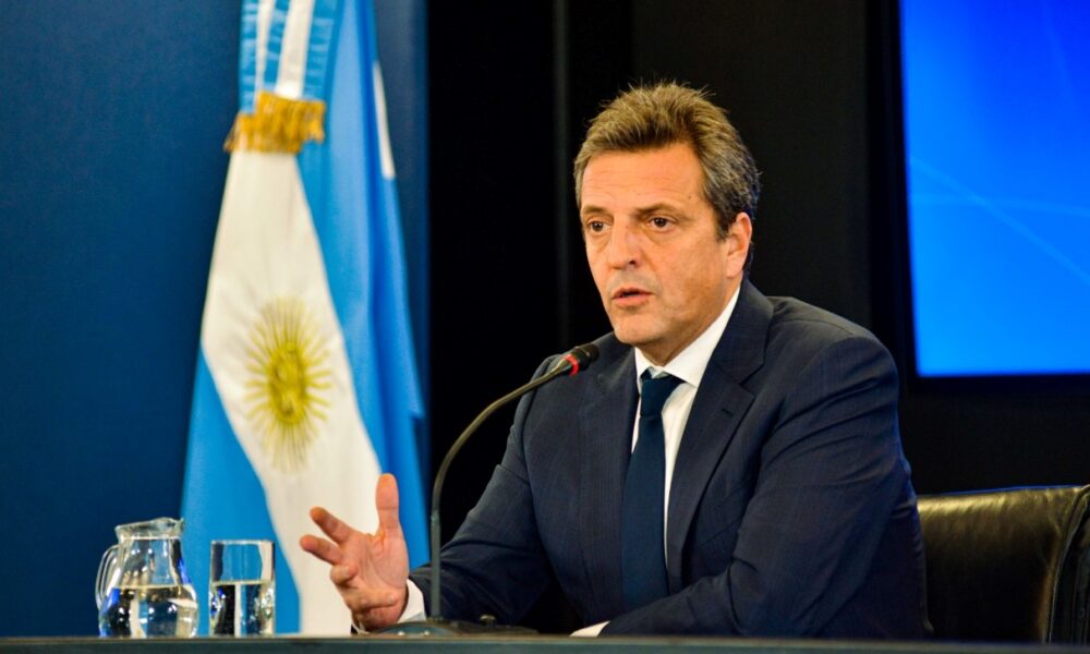 Massa garantizó los fondos a las provincias para el pago de sueldos y aguinaldos. Massa garantizó los fondos a las provincias para el pago de sueldos y aguinaldos.