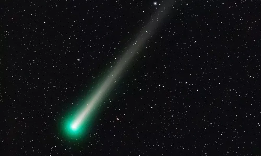 Un cometa verde se acercará a la Tierra por primera vez desde la Edad de Hielo y podrá verse a simple vista. Un cometa verde se acercará a la Tierra por primera vez desde la Edad de Hielo y podrá verse a simple vista.