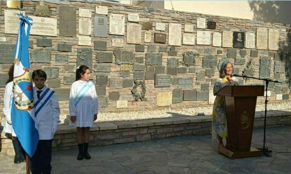 En el natalicio de Sarmiento, la ministra Trincado instó a seguir promoviendo una mayor equidad educativa. En el natalicio de Sarmiento, la ministra Trincado instó a seguir promoviendo una mayor equidad educativa.