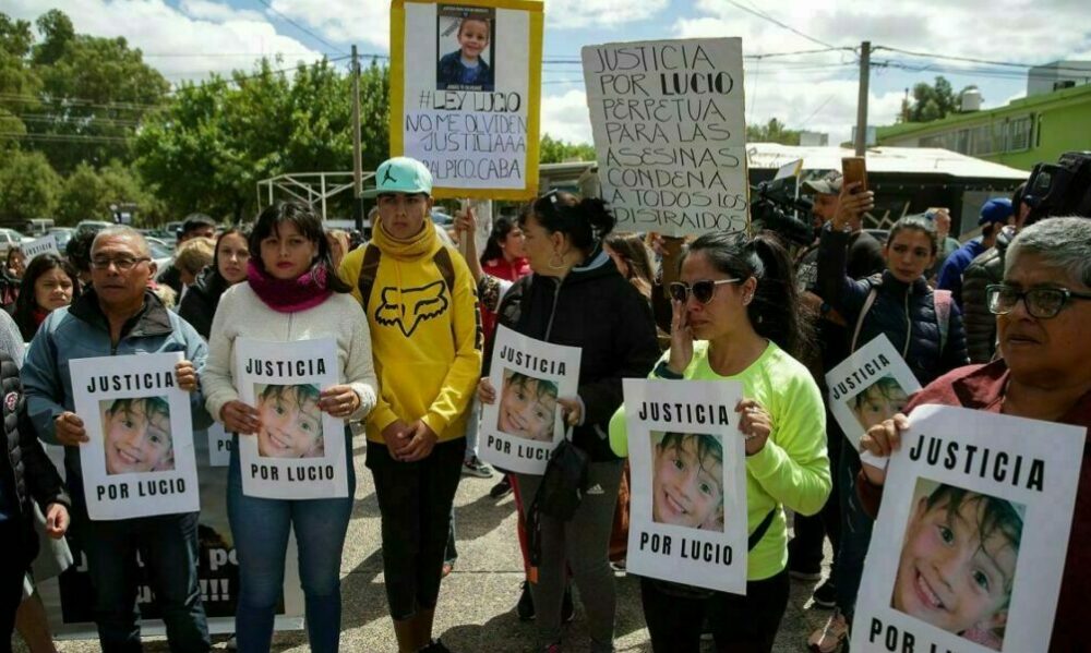 Juicio por el crimen de Lucio Dupuy: Condenaron a prisión perpetua a Magdalena Espósito Valenti y Abigaíl Páez. Juicio por el crimen de Lucio Dupuy: Condenaron a prisión perpetua a Magdalena Espósito Valenti y Abigaíl Páez.