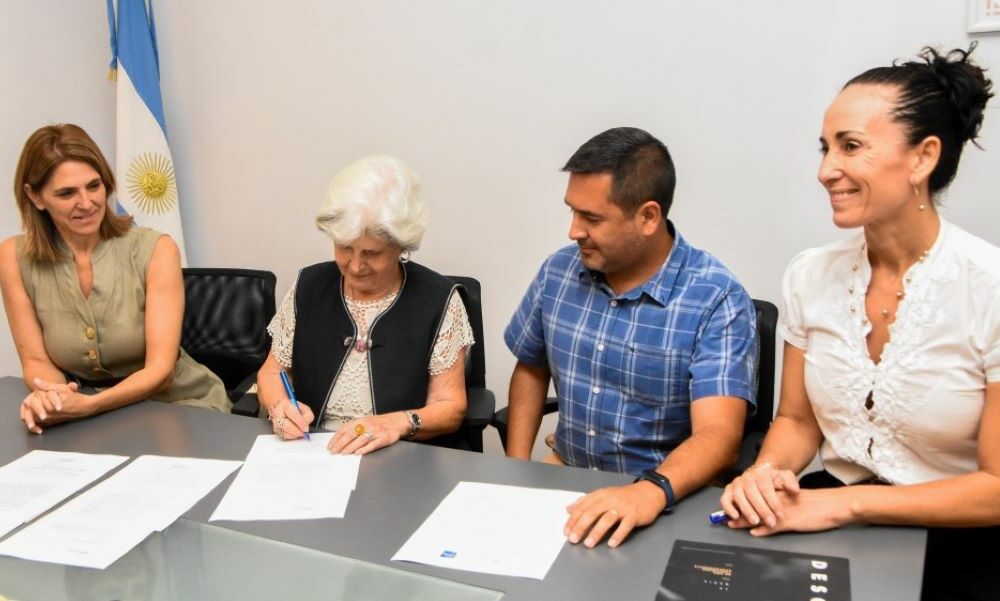 El Teatro del Bicentenario y la Fundación Banco San Juan producirán un espectáculo para niños. El Teatro del Bicentenario y la Fundación Banco San Juan producirán un espectáculo para niños.