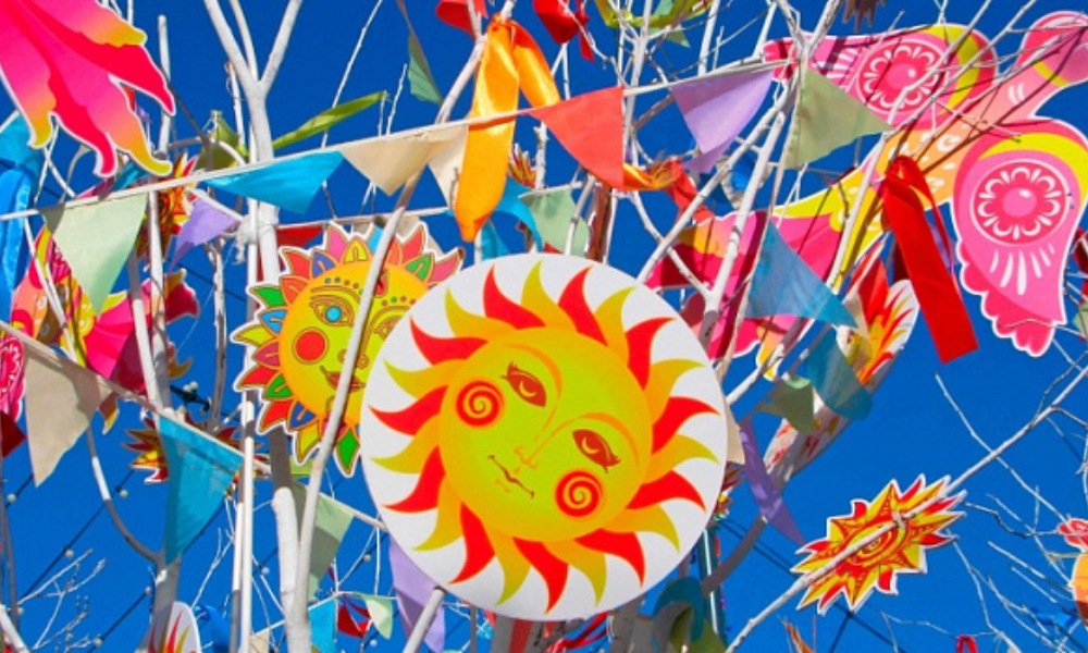 La llegada de la primavera se celebra en Rusia, India y Brasil. La llegada de la primavera se celebra en Rusia, India y Brasil.