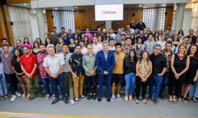 Artistas sanjuaninos que participaron de Cosquin, Jesús María y de Malambo fueron recibidos por el gobernador.