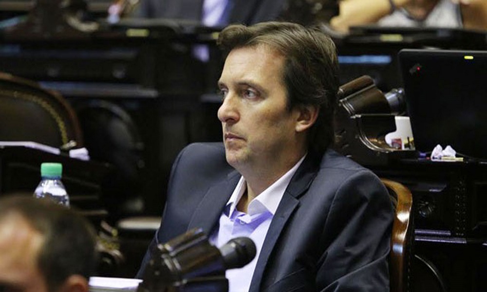 Por redes sociales, Cáceres anunció que se presentará a candidato por la gobernación. Por redes sociales, Cáceres anunció que se presentará a candidato por la gobernación.