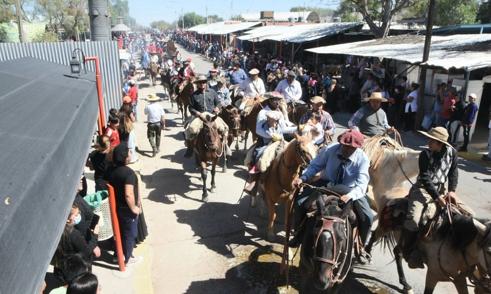 Cabalgata gaucha: “es injusto que los docentes autoconvocados quieran hacer un corte para impedirla”. Cabalgata gaucha: “es injusto que los docentes autoconvocados quieran hacer un corte para impedirla”.