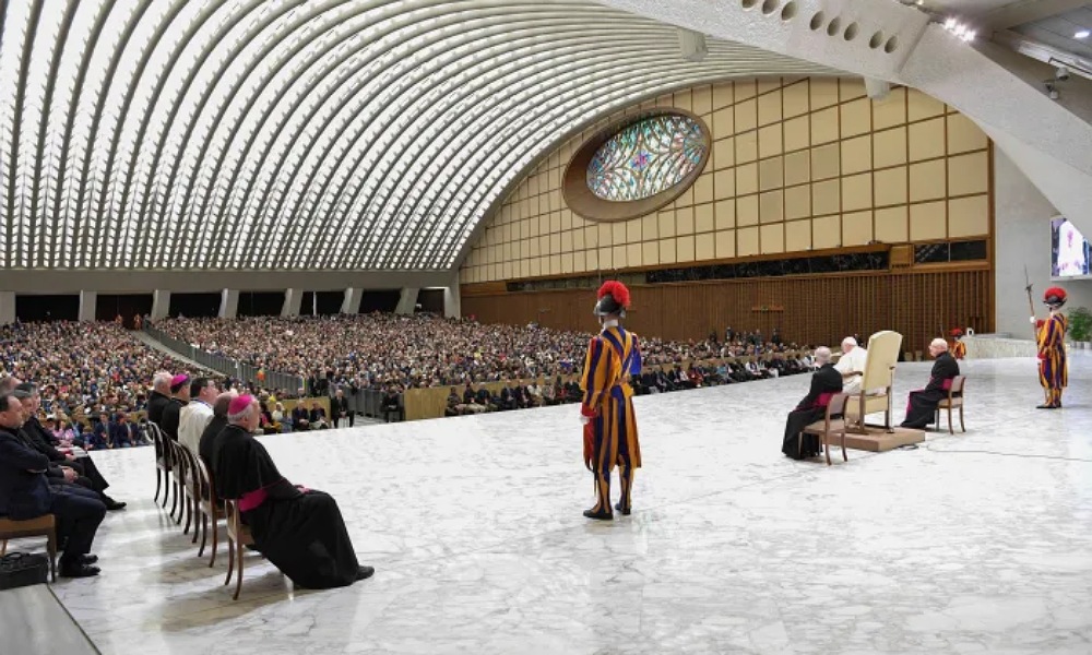 El Papá Francisco pidió más «Corredores Humanitarios» para ayudar a los refugiados. El Papá Francisco pidió más «Corredores Humanitarios» para ayudar a los refugiados.