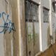 Vandalizaron con aceite quemado paredes del Colegio Parroquial de Santa Lucía.