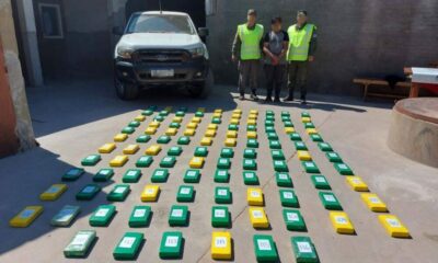 Gendarmería detectó 122 kilos de cocaína en un doble fondo de una camioneta.