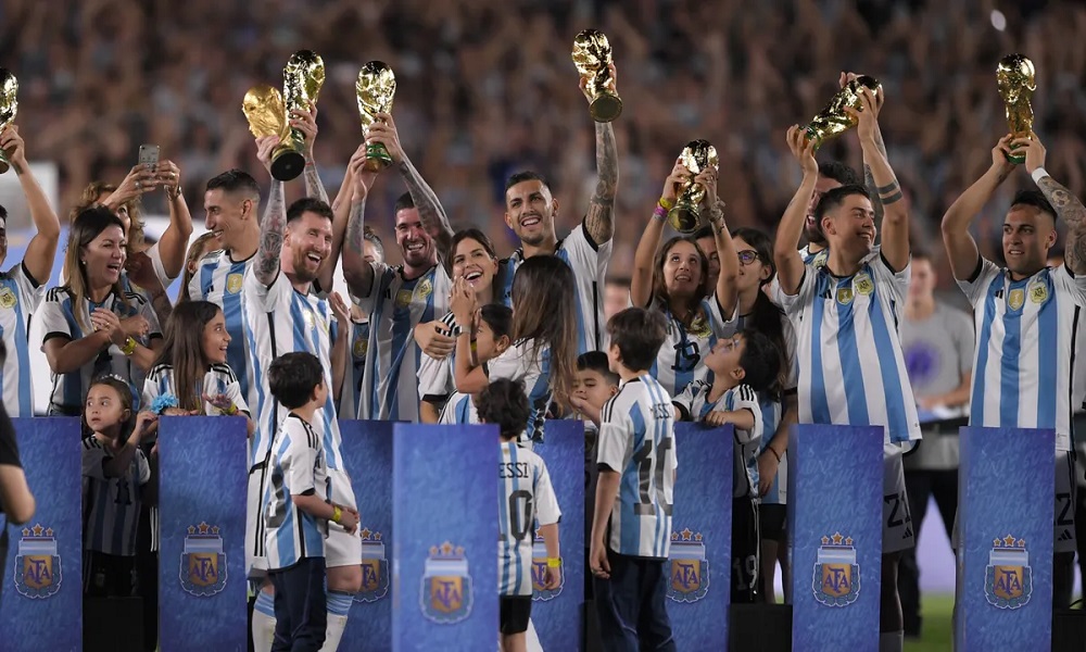 Lionel Messi: “Tengo una felicidad inmensa de ver a todo el pueblo argentino disfrutando”. Lionel Messi: “Tengo una felicidad inmensa de ver a todo el pueblo argentino disfrutando”.