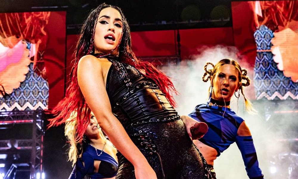 Lali Espósito, una de las cantantes protagonistas de la FNS, se convirtió en la primera mujer en llenar un Vélez. Lali Espósito, una de las cantantes protagonistas de la FNS, se convirtió en la primera mujer en llenar un Vélez.