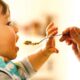 Tendencia en incorporación de alimentos sólidos, y otros, en infantes: una profesional en nutrición aclara dudas.