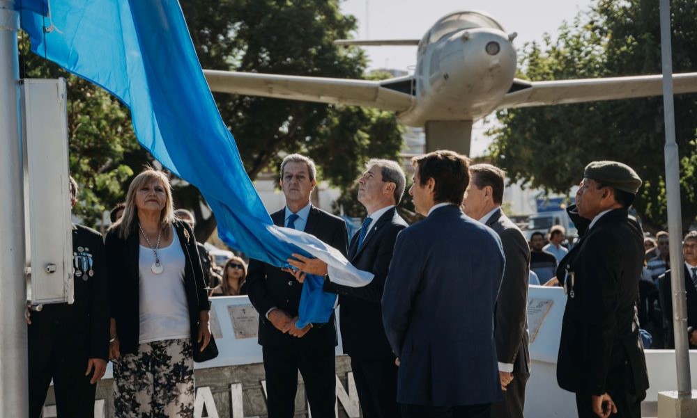 Uñac asistió al acto por el Día del Veterano y de los Caídos en la guerra de Malvinas. Uñac asistió al acto por el Día del Veterano y de los Caídos en la guerra de Malvinas.