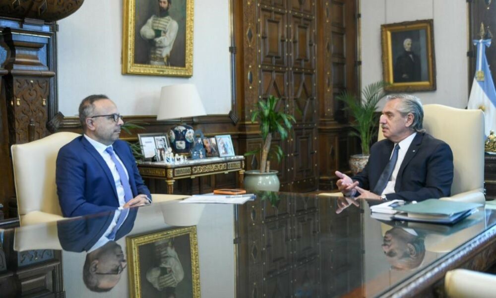Renunció Antonio Aracre, jefe de asesores de Alberto Fernández. Renunció Antonio Aracre, jefe de asesores de Alberto Fernández.