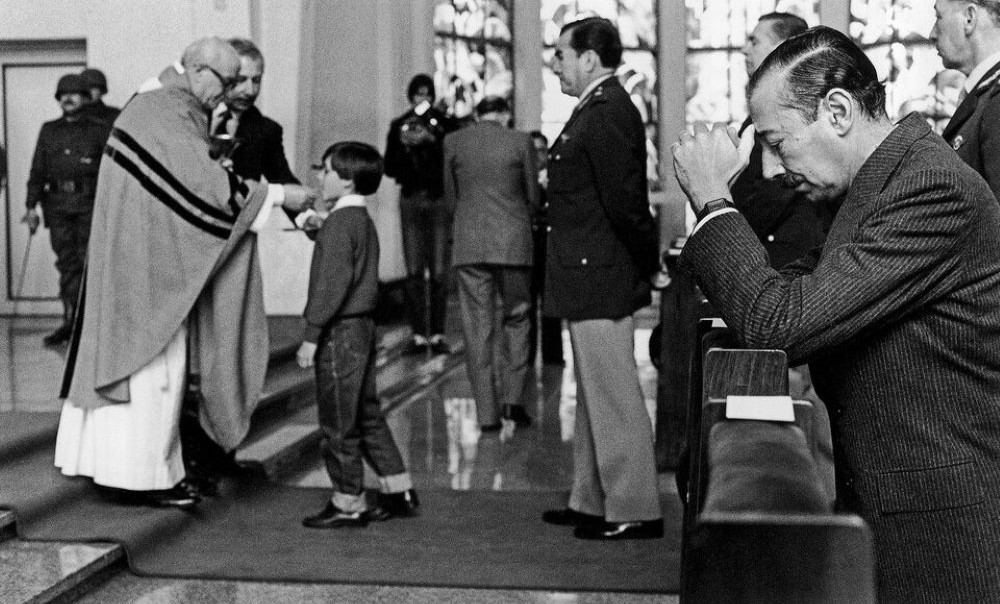 Iglesia y dictadura: Los documentos que confirman la complicidad de los obispos. Iglesia y dictadura: Los documentos que confirman la complicidad de los obispos.