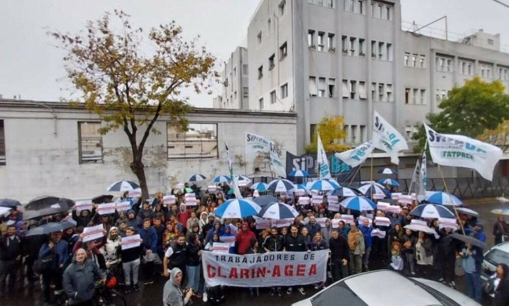 Despidos en Clarín: “Estamos en lucha para defender los puestos de trabajo y el salario”. Despidos en Clarín: “Estamos en lucha para defender los puestos de trabajo y el salario”.