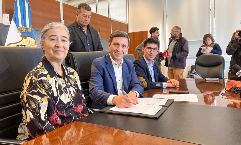 El intendente Andino anunció una nueva carrera en San Martín: Tecnicatura en Desarrollo de Software.