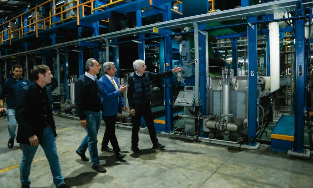 Roberto Gattoni recorrió las obras de la hilandería de la empresa textil Vicunha. Roberto Gattoni recorrió las obras de la hilandería de la empresa textil Vicunha.