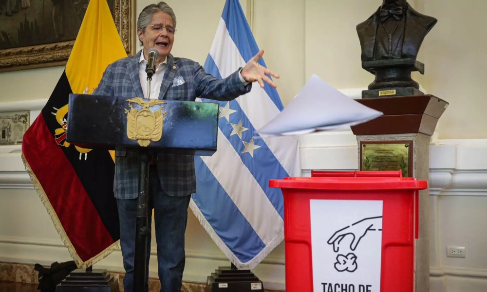 El presidente de Ecuador defiende disolución del Parlamento con “muerte cruzada”. El presidente de Ecuador defiende disolución del Parlamento con “muerte cruzada”.