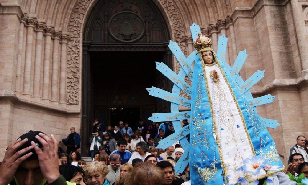 Una Madre que nos cuida. Una Madre que nos cuida.