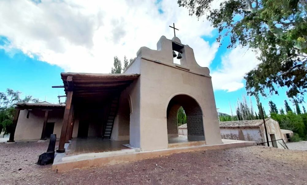 Rutas de la fe: La Capilla calingastina con cimientos de los jesuitas. Rutas de la fe: La Capilla calingastina con cimientos de los jesuitas.