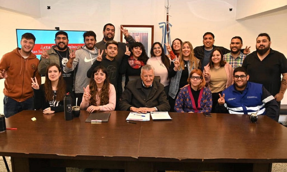 Gioja realizó un compromiso con los jóvenes. Gioja realizó un compromiso con los jóvenes.