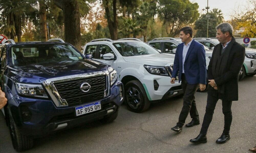 El gobernador Uñac entregó movilidades para fortalecer los controles de flora y fauna. El gobernador Uñac entregó movilidades para fortalecer los controles de flora y fauna.