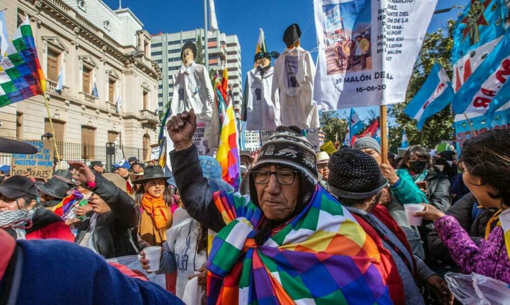 Jujuy: Movilizaciones y cortes de ruta tras la aprobación de la reforma constitucional. Jujuy: Movilizaciones y cortes de ruta tras la aprobación de la reforma constitucional.