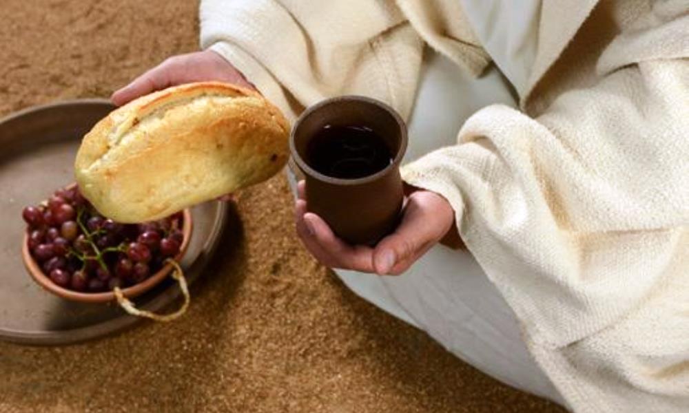 La fiesta del Cuerpo y Sangre de Cristo: hacia el amor social. La fiesta del Cuerpo y Sangre de Cristo: hacia el amor social.