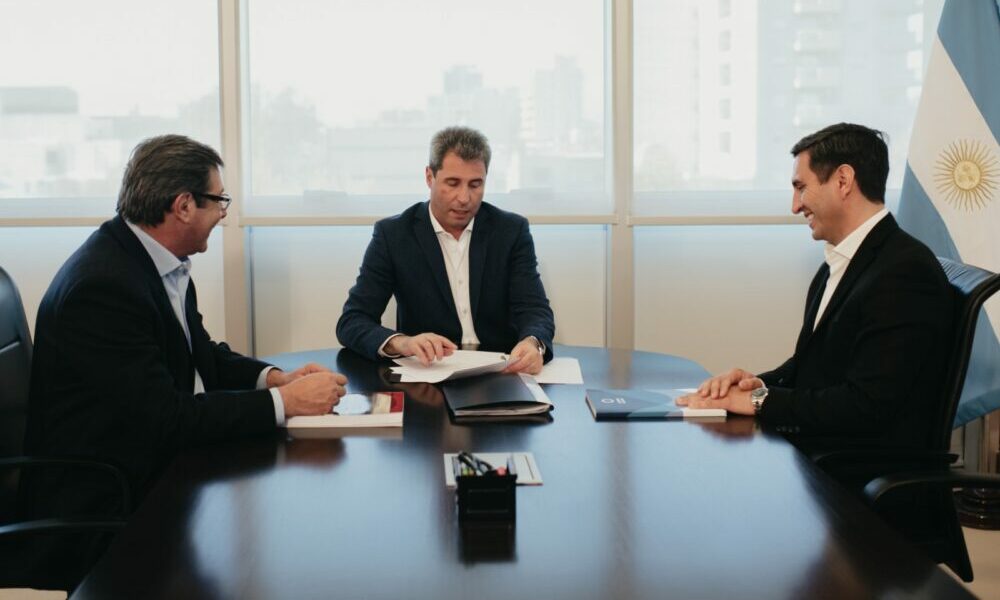 Sergio Uñac mantuvo la última reunión con los candidatos antes de ir a las unas. Sergio Uñac mantuvo la última reunión con los candidatos antes de ir a las unas.