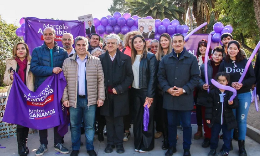 Arancibia – Marconi cerraron su campaña en la Plaza España. Arancibia – Marconi cerraron su campaña en la Plaza España.