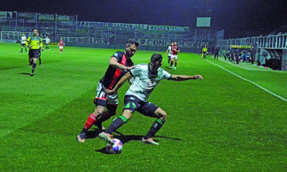 San Martín perdió 3 a 1 con Defensores de Belgrano y quedó a siete puntos del líder. San Martín perdió 3 a 1 con Defensores de Belgrano y quedó a siete puntos del líder.