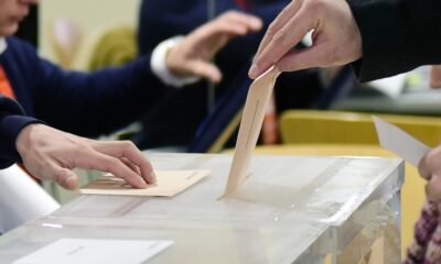 España decide su futuro en unas elecciones generales anticipadas.