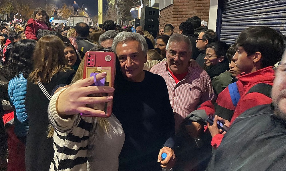 Roberto Basualdo: “Empezar a dialogar es ver en que puntos hay coincidencias y empezar a trabajar juntos”. Roberto Basualdo: “Empezar a dialogar es ver en que puntos hay coincidencias y empezar a trabajar juntos”.